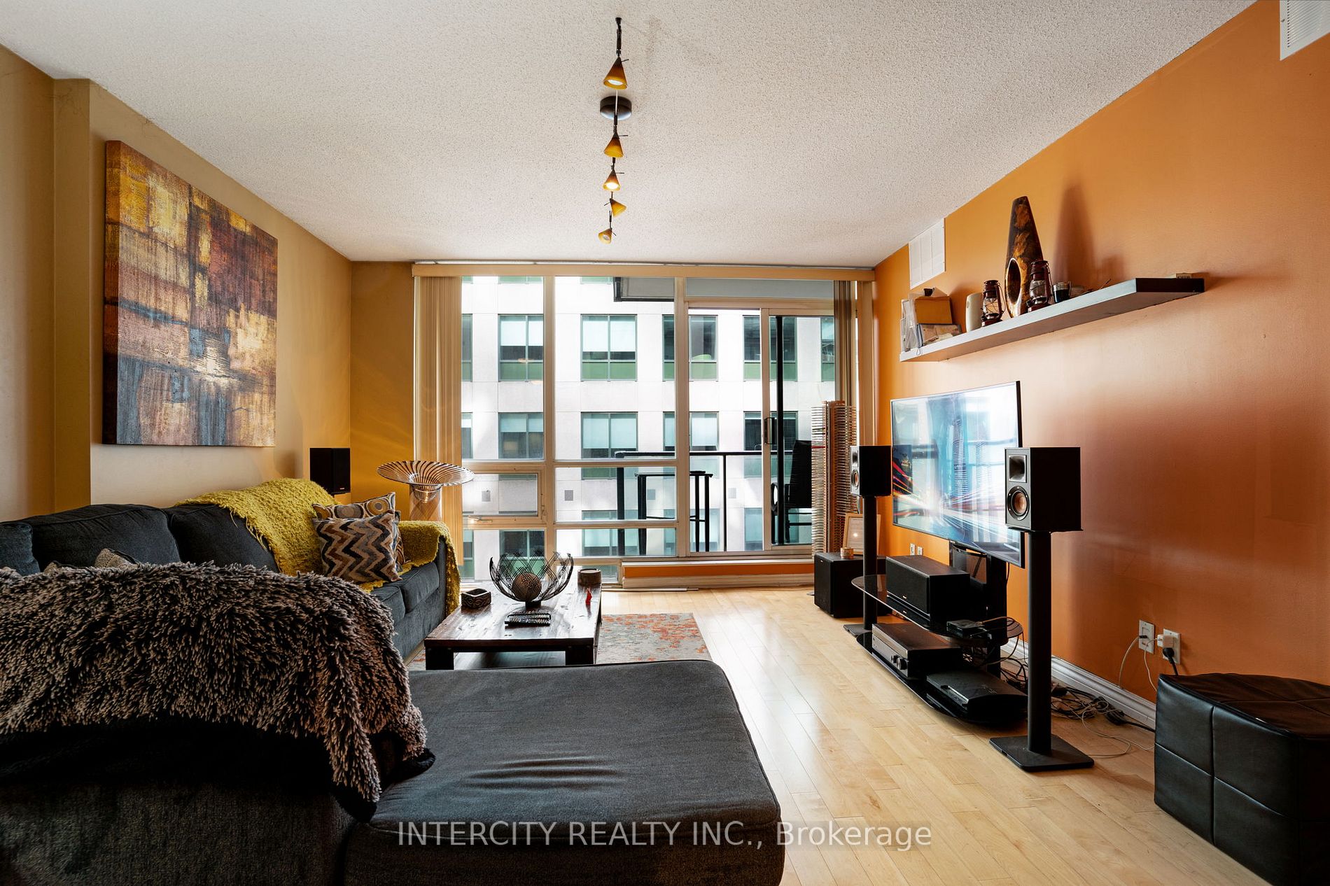263 Wellington St W, #505