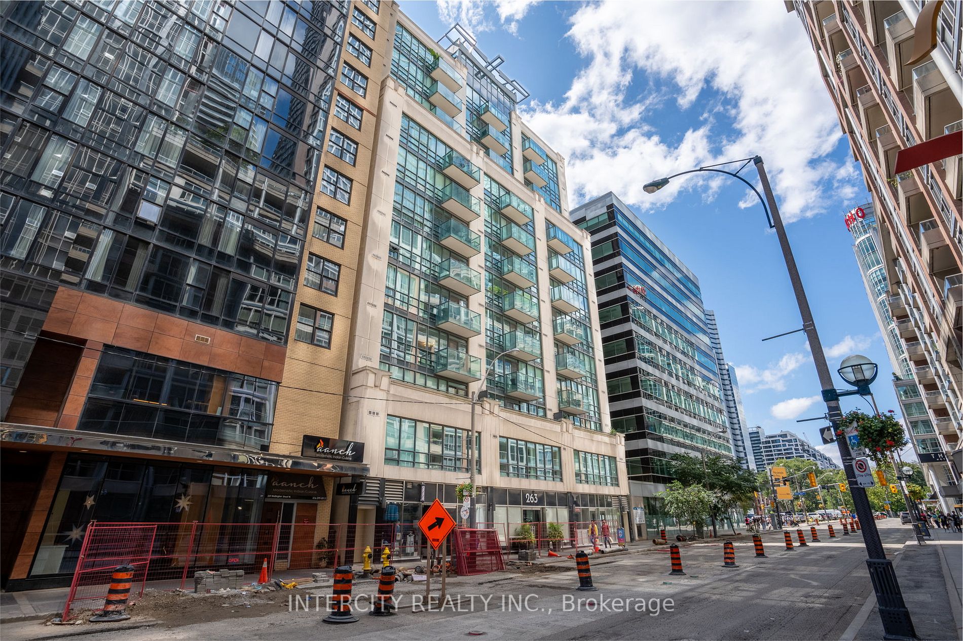 263 Wellington St W, #505