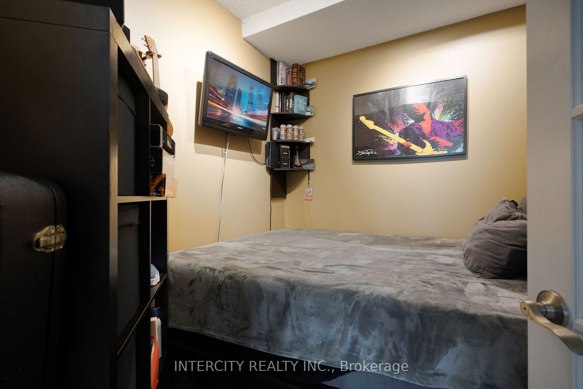 263 Wellington St W, #505