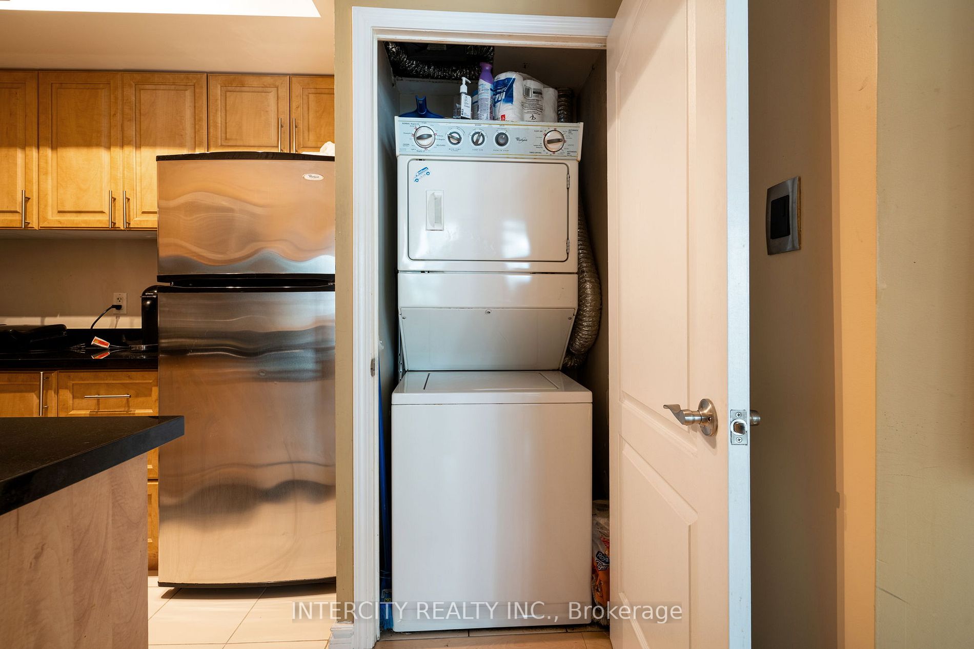 263 Wellington St W, #505