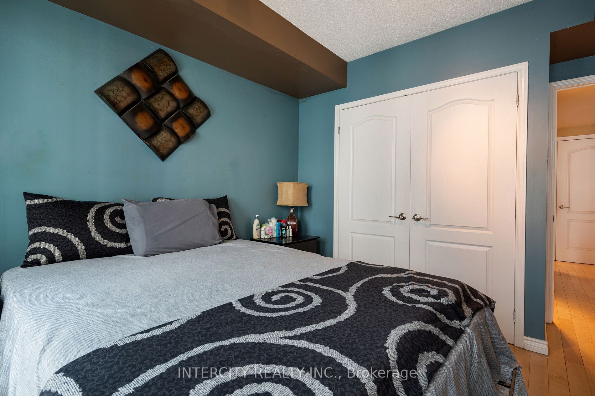263 Wellington St W, #505