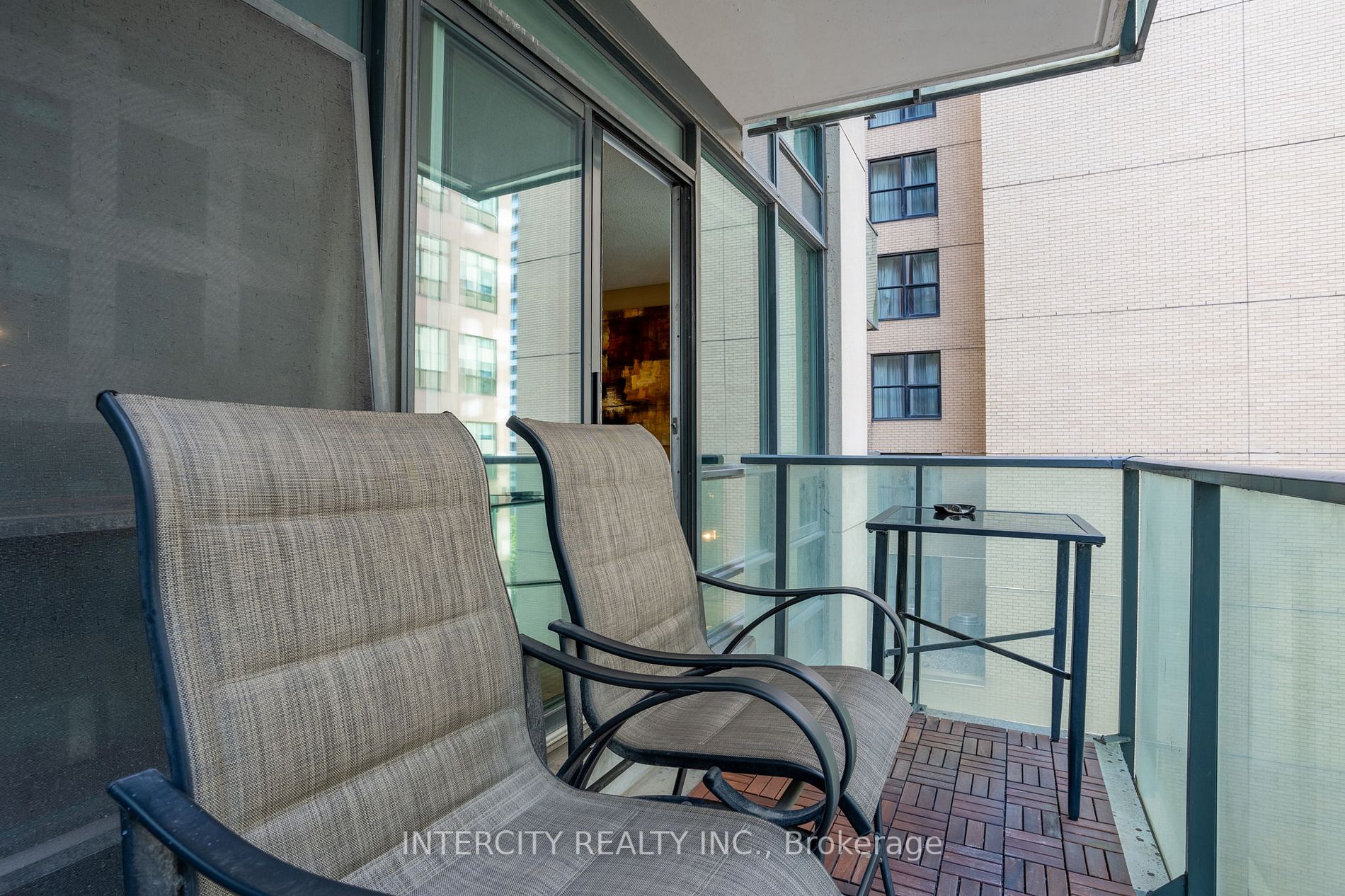 263 Wellington St W, #505