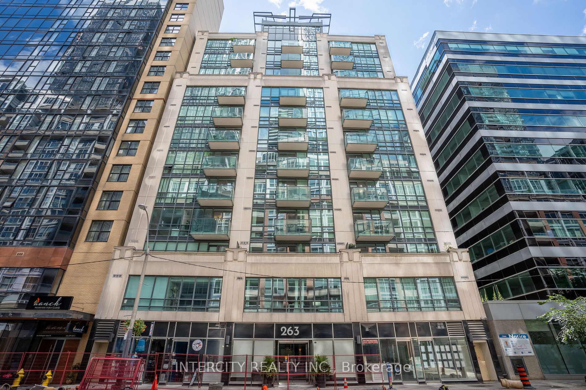 263 Wellington St W, #505