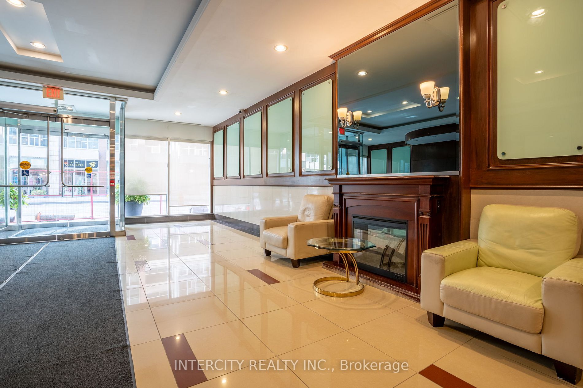 263 Wellington St W, #505