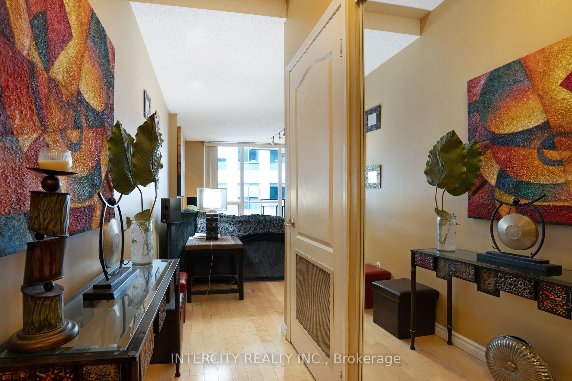263 Wellington St W, #505