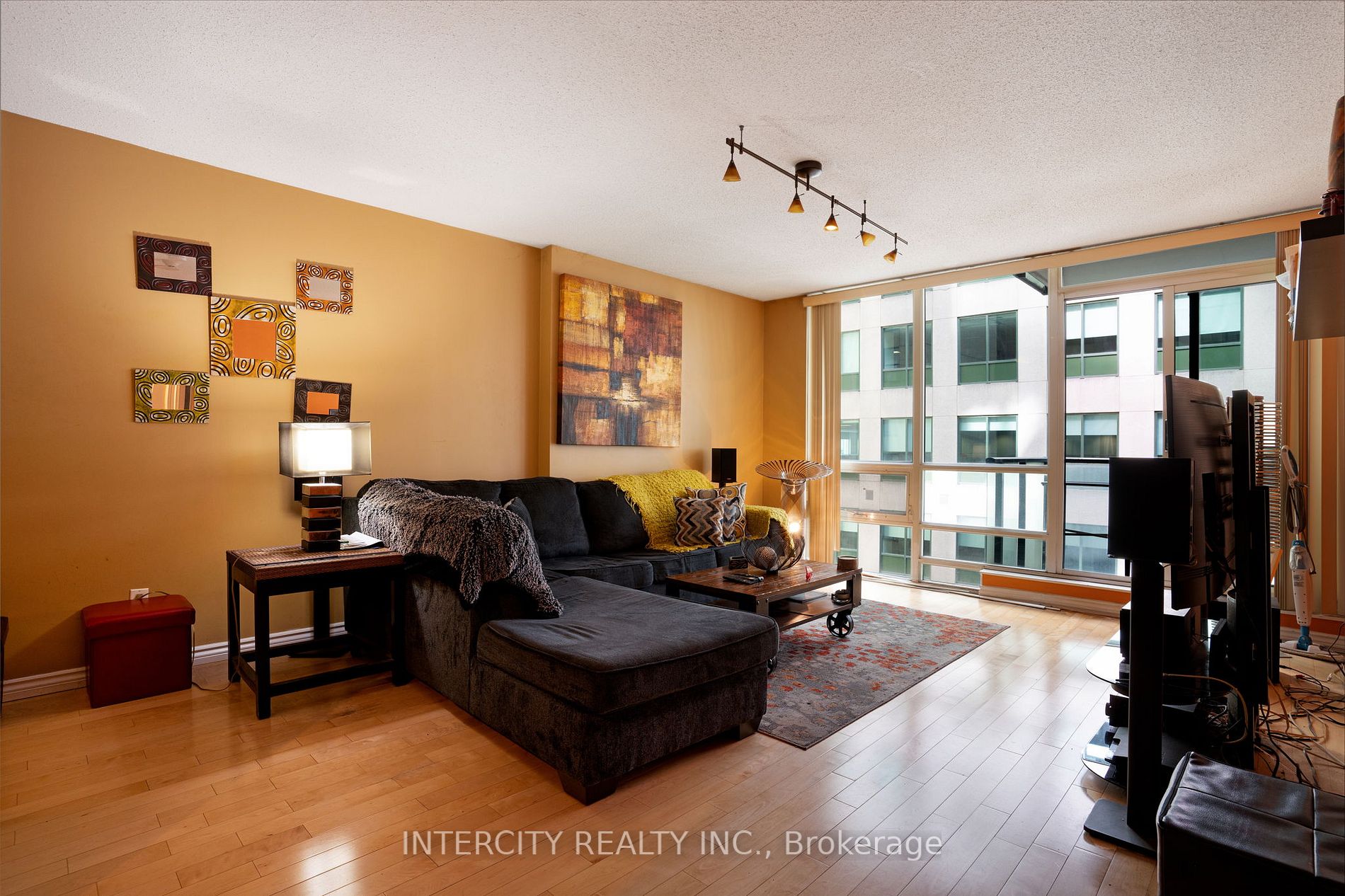 263 Wellington St W, #505