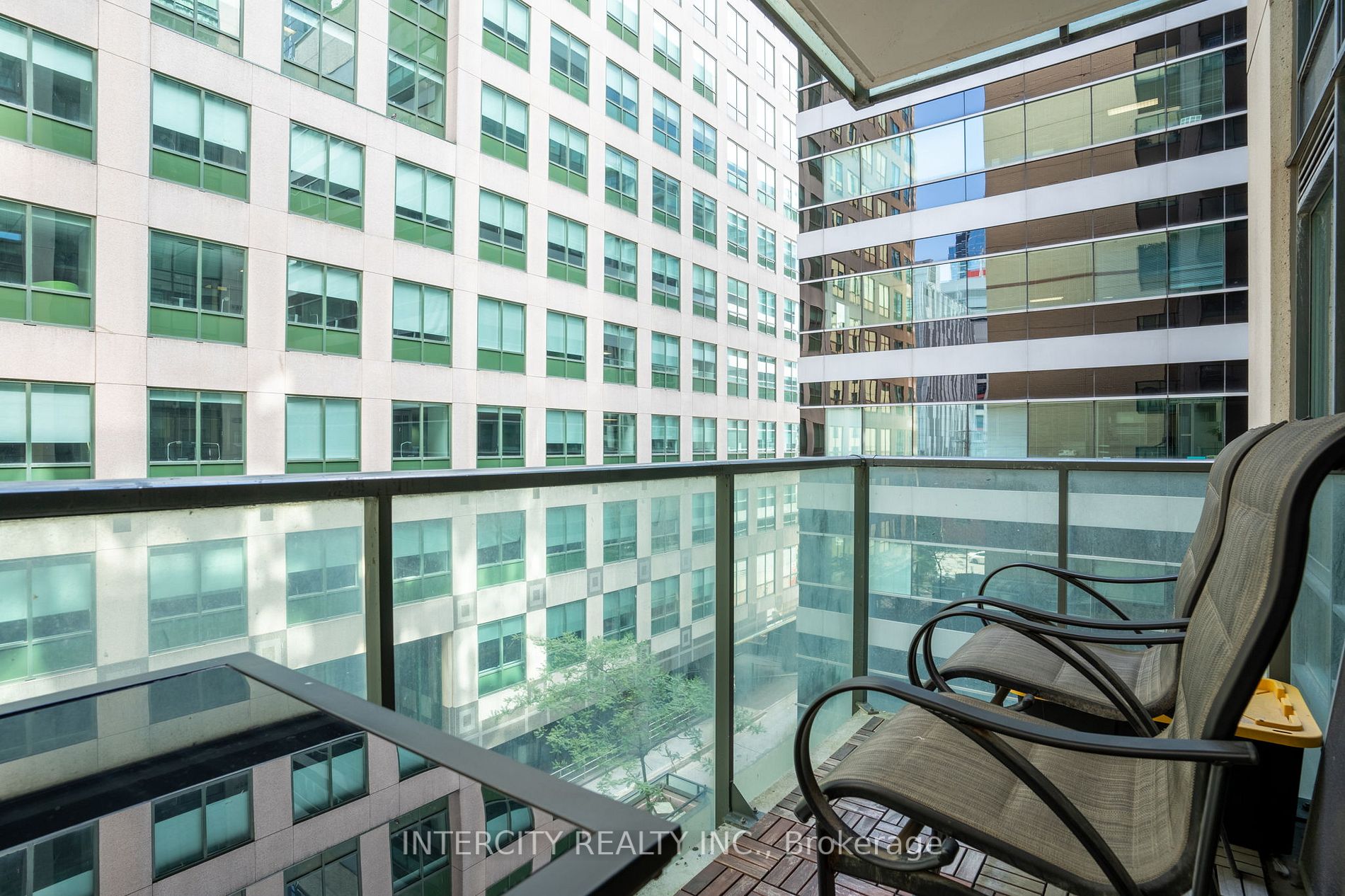 263 Wellington St W, #505