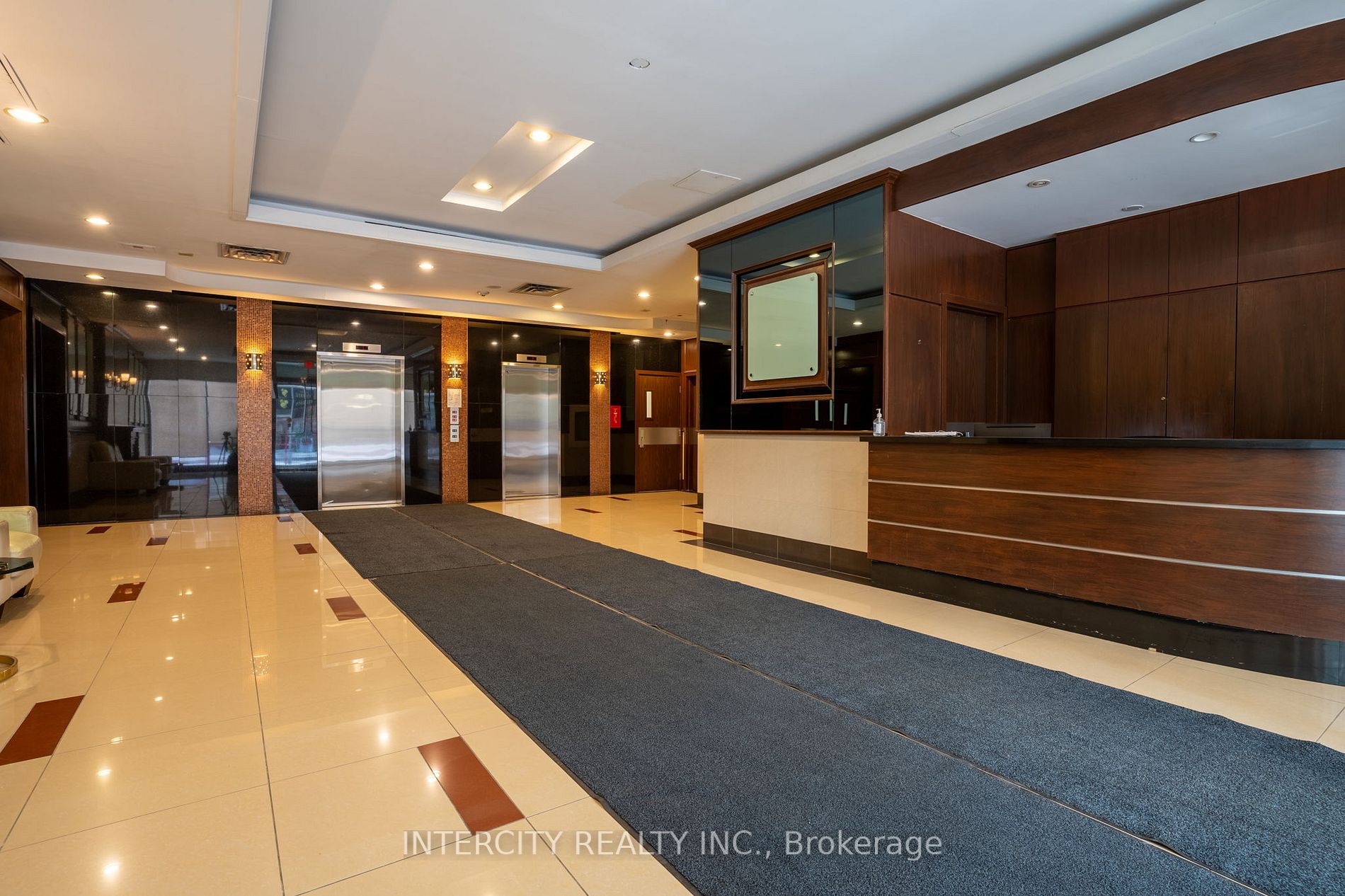 263 Wellington St W, #505