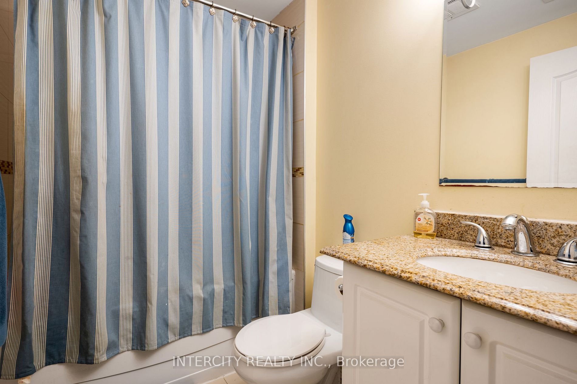263 Wellington St W, #505