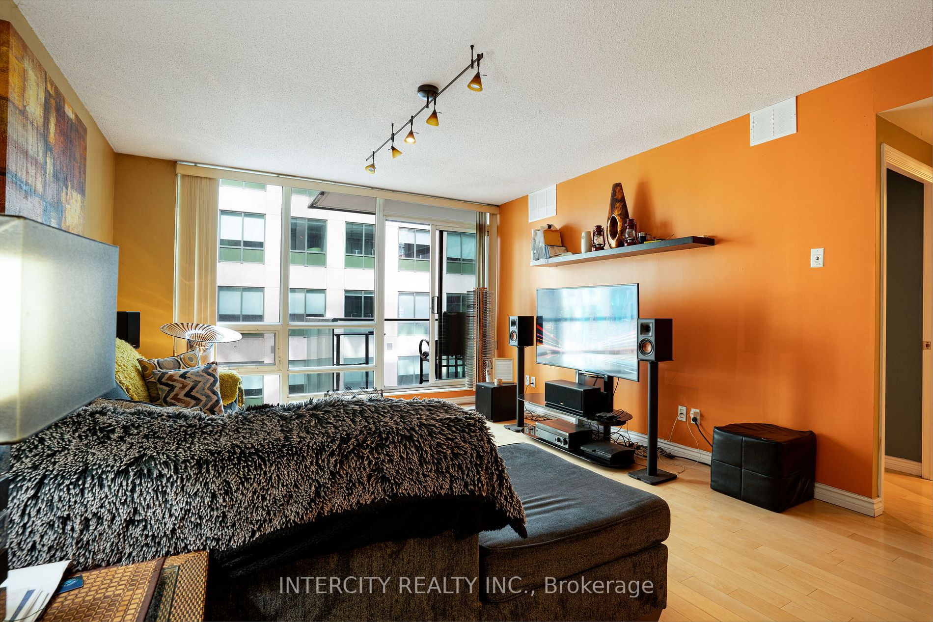263 Wellington St W, #505