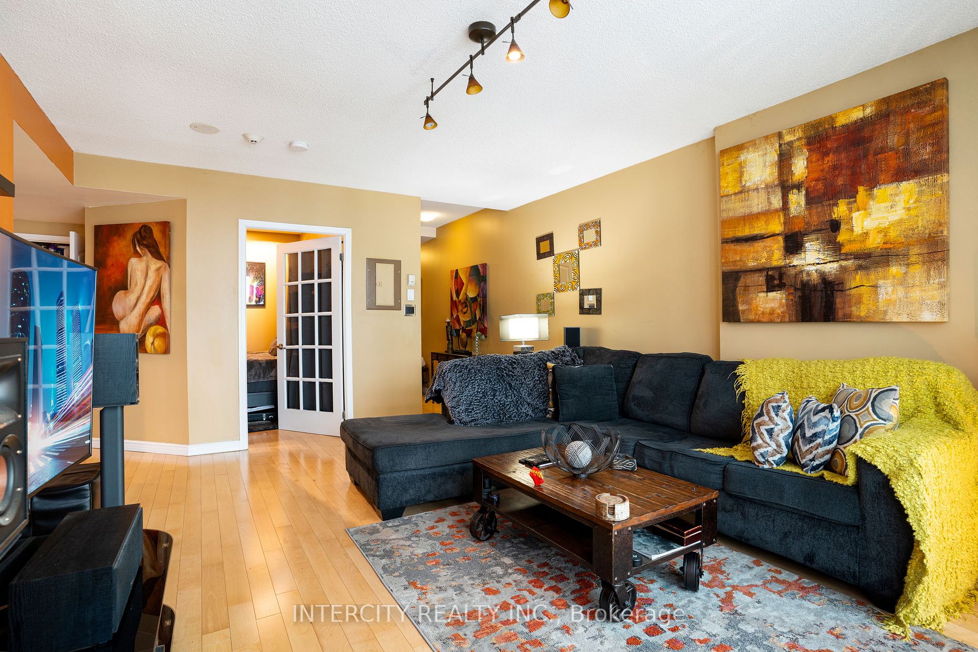 263 Wellington St W, #505