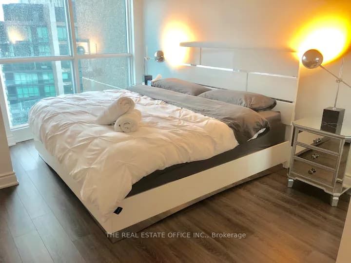 219 Fort York Blvd, #3802