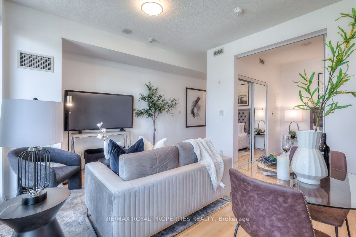 65 Bremner Blvd, #4007