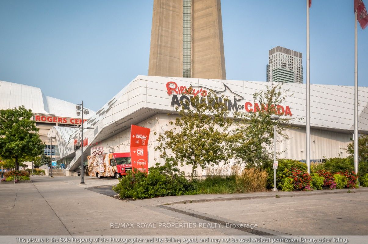 65 Bremner Blvd, #4007
