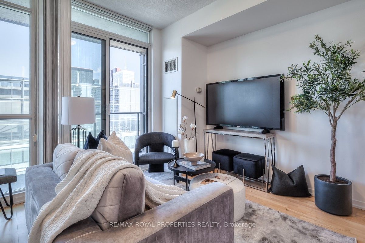 65 Bremner Blvd, #4007