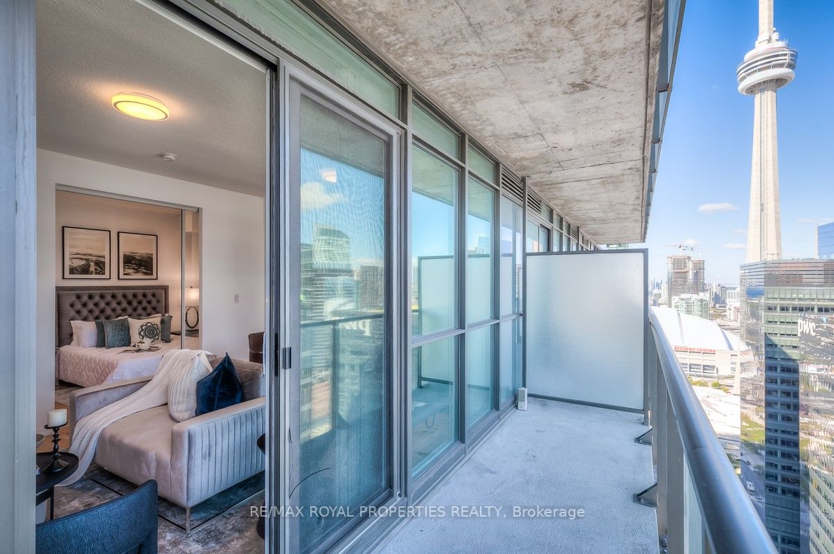 65 Bremner Blvd, #4007