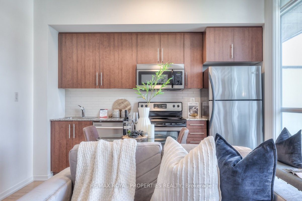 65 Bremner Blvd, #4007