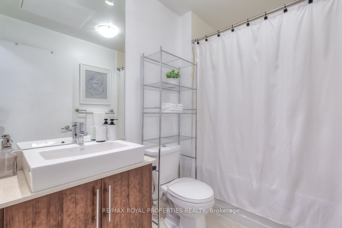 65 Bremner Blvd, #4007