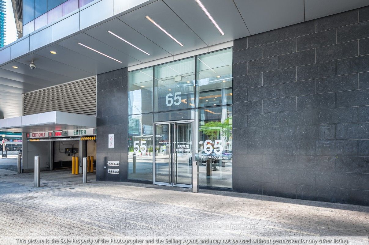 65 Bremner Blvd, #4007