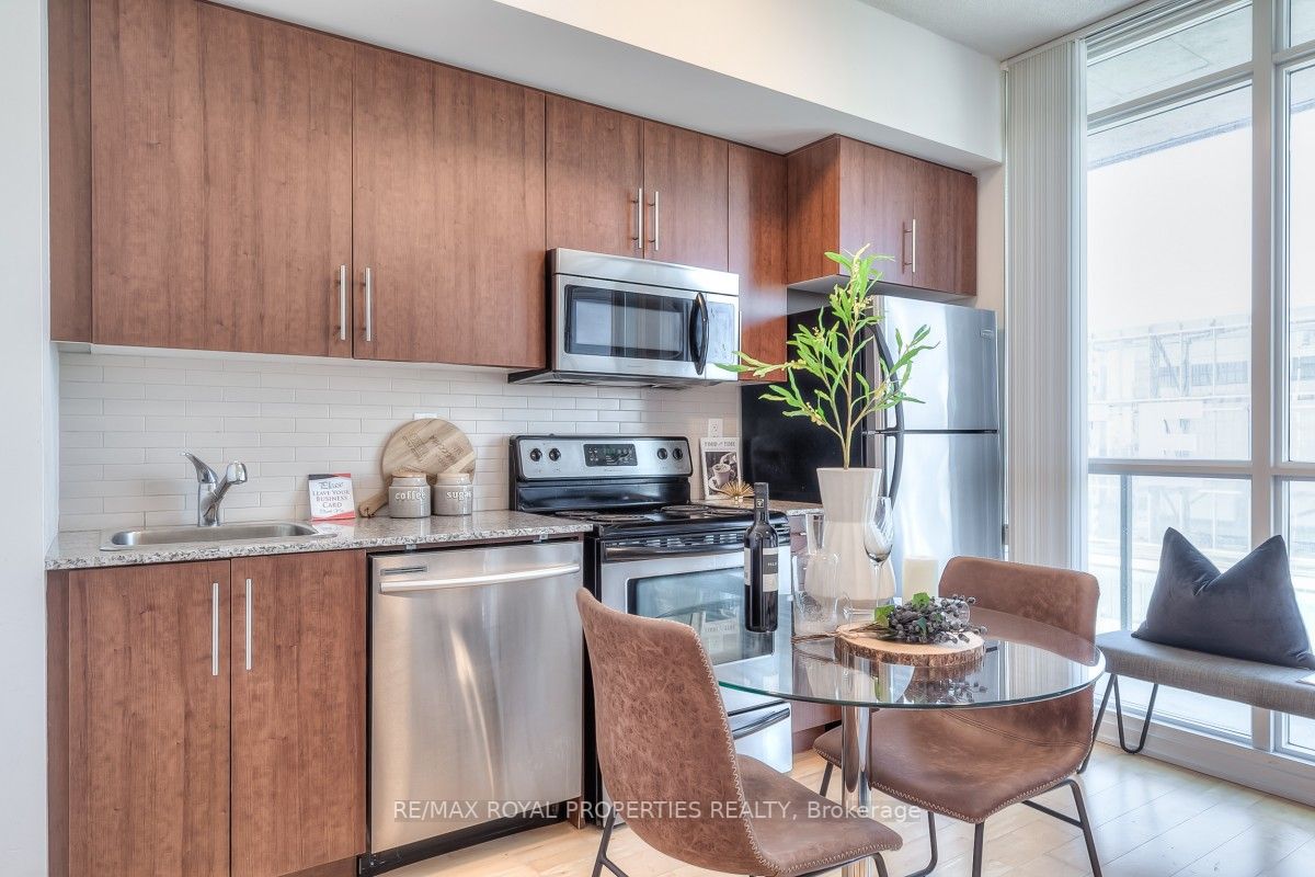 65 Bremner Blvd, #4007
