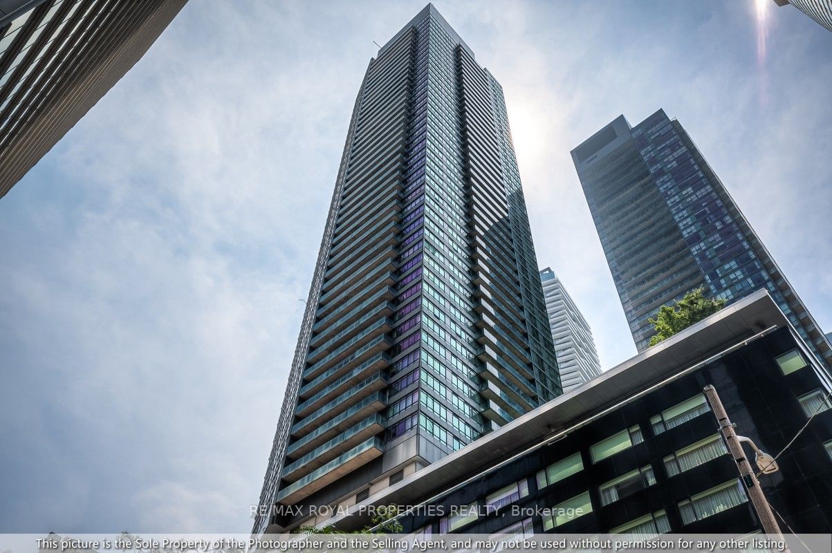 65 Bremner Blvd, #4007