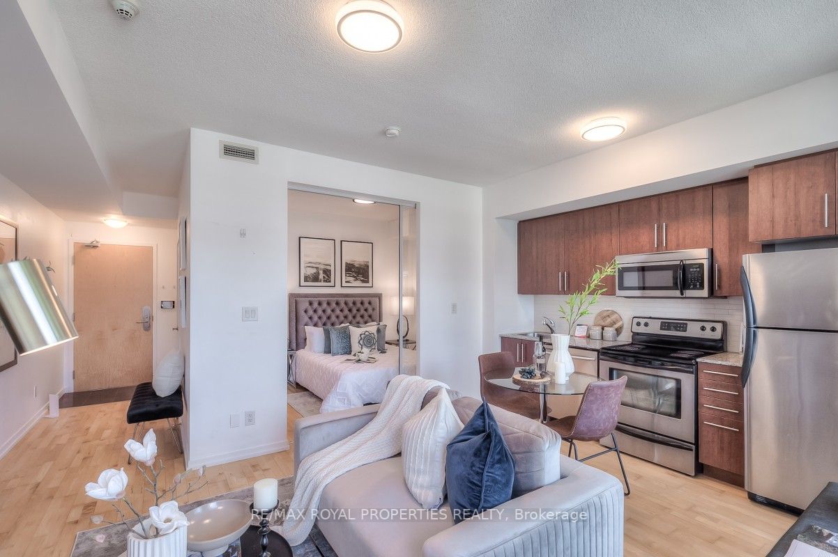 65 Bremner Blvd, #4007