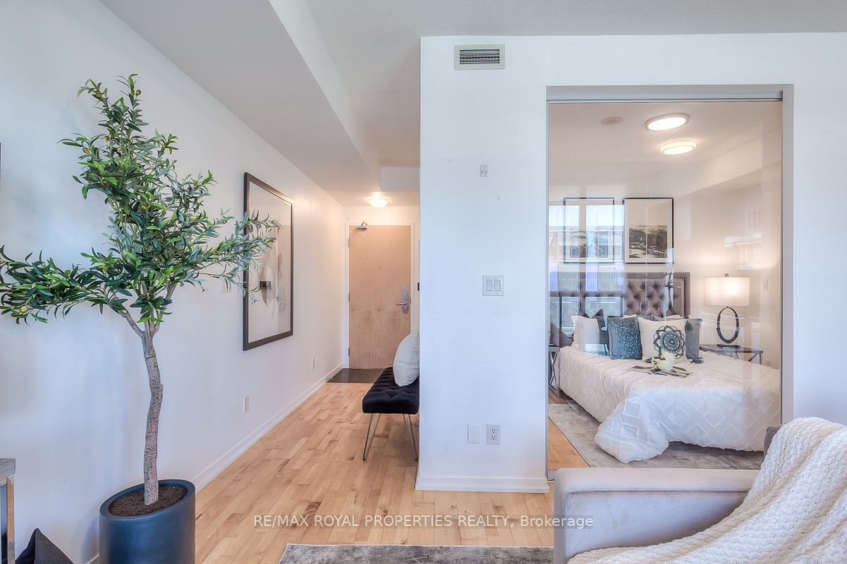 65 Bremner Blvd, #4007