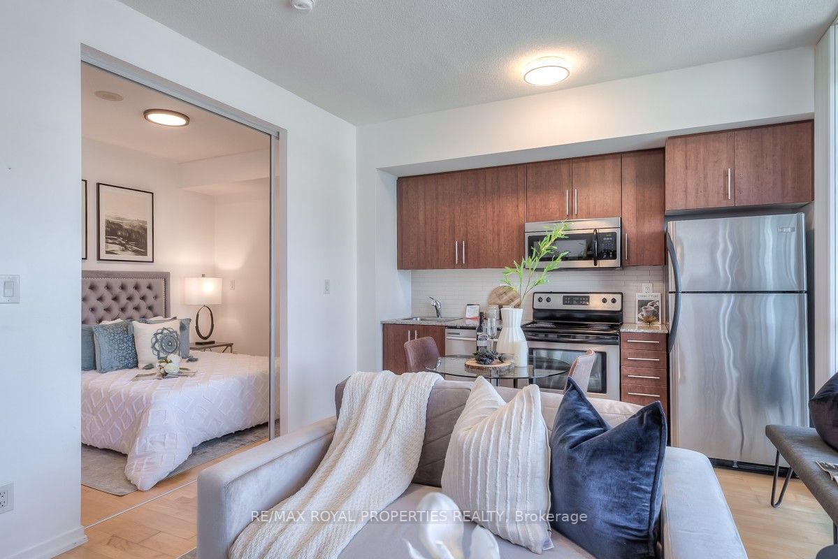 65 Bremner Blvd, #4007