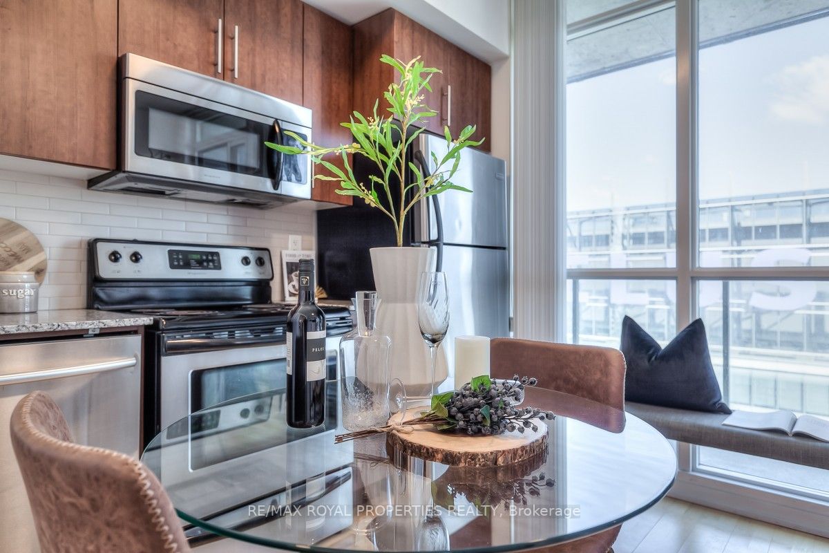 65 Bremner Blvd, #4007