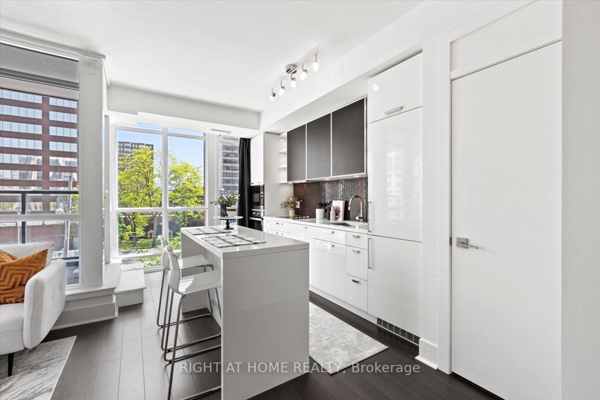 32 Davenport Road, #304