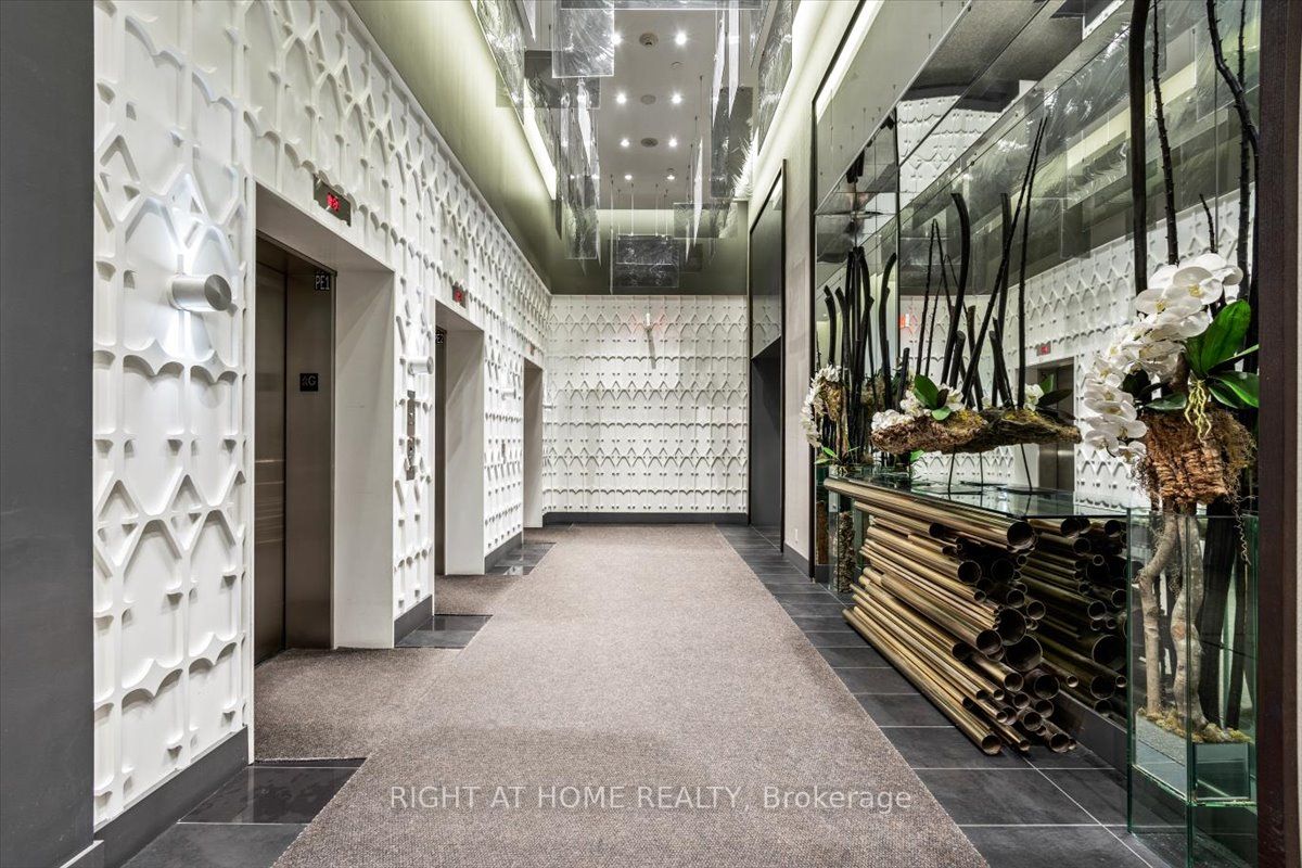 32 Davenport Road, #304