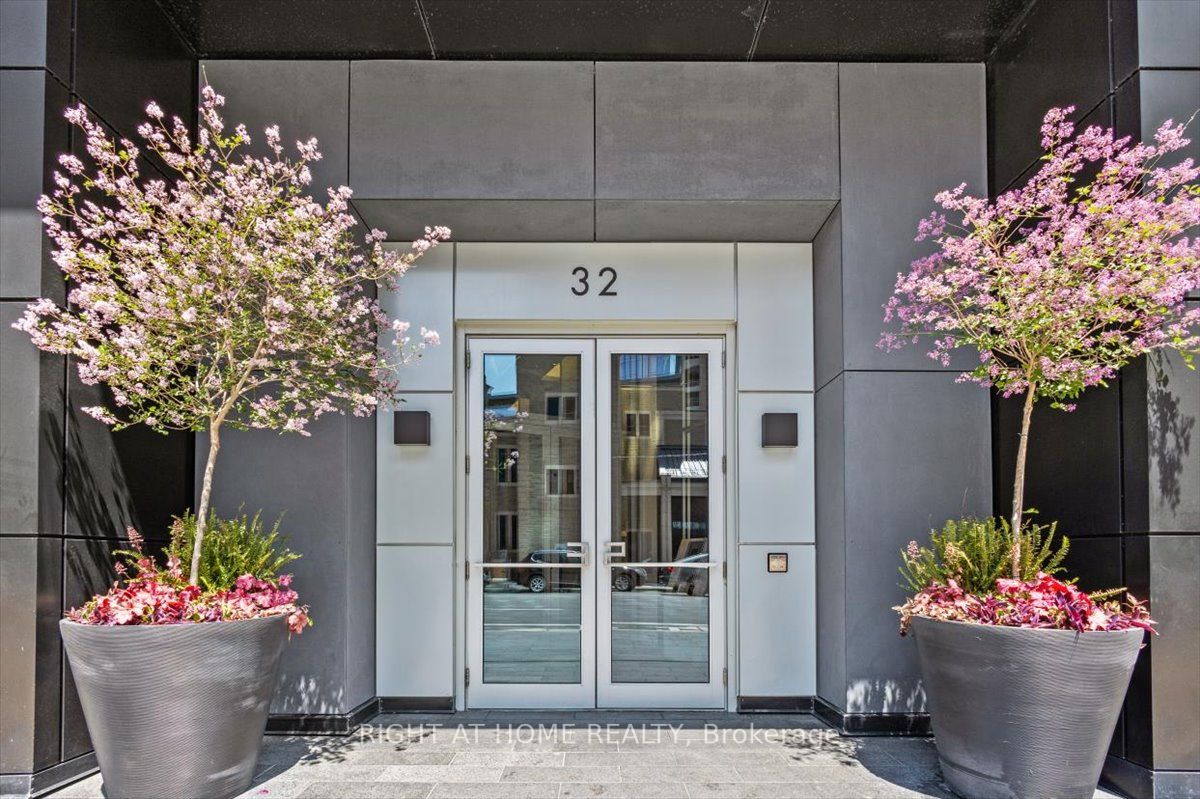 32 Davenport Road, #304