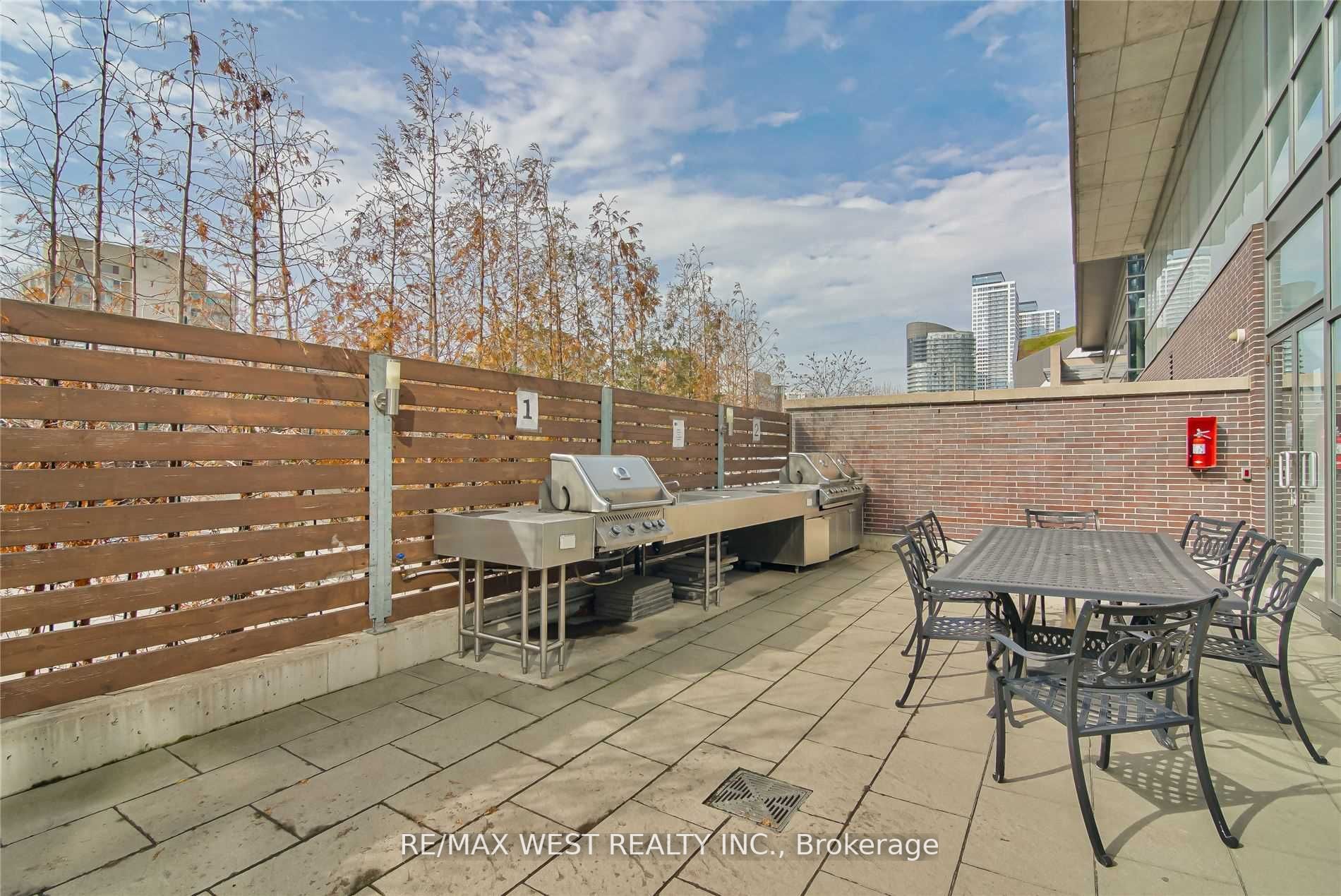 11 Brunel Crt, #1716