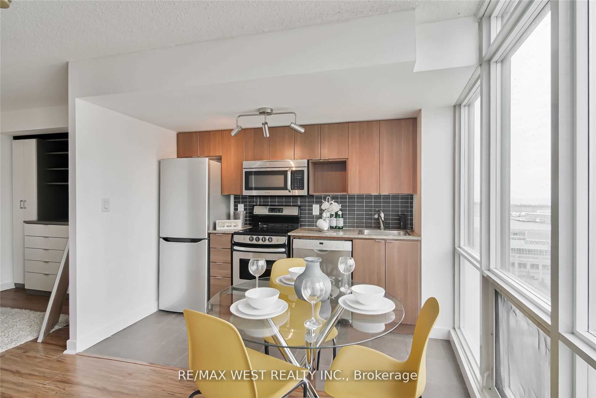 11 Brunel Crt, #1716