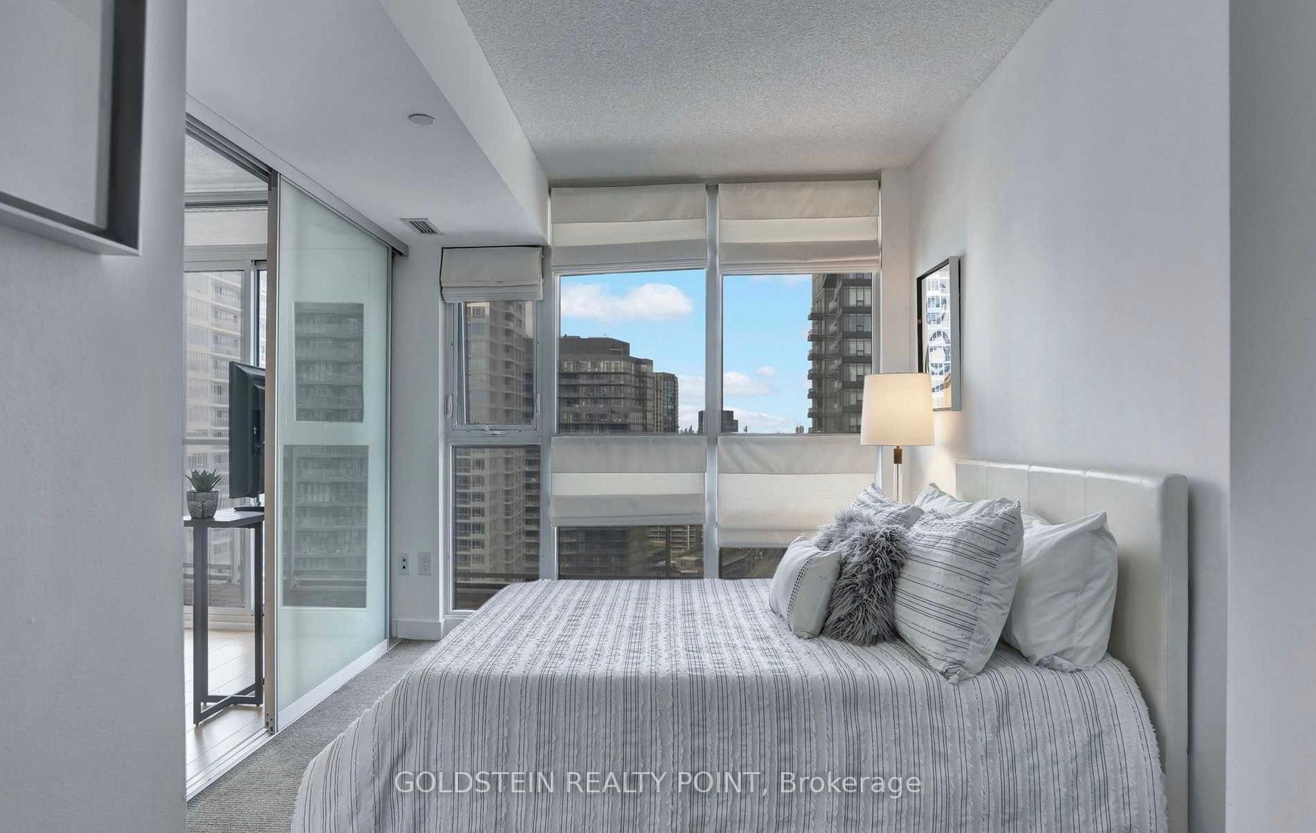 75 Queens Wharf Rd E, #2810
