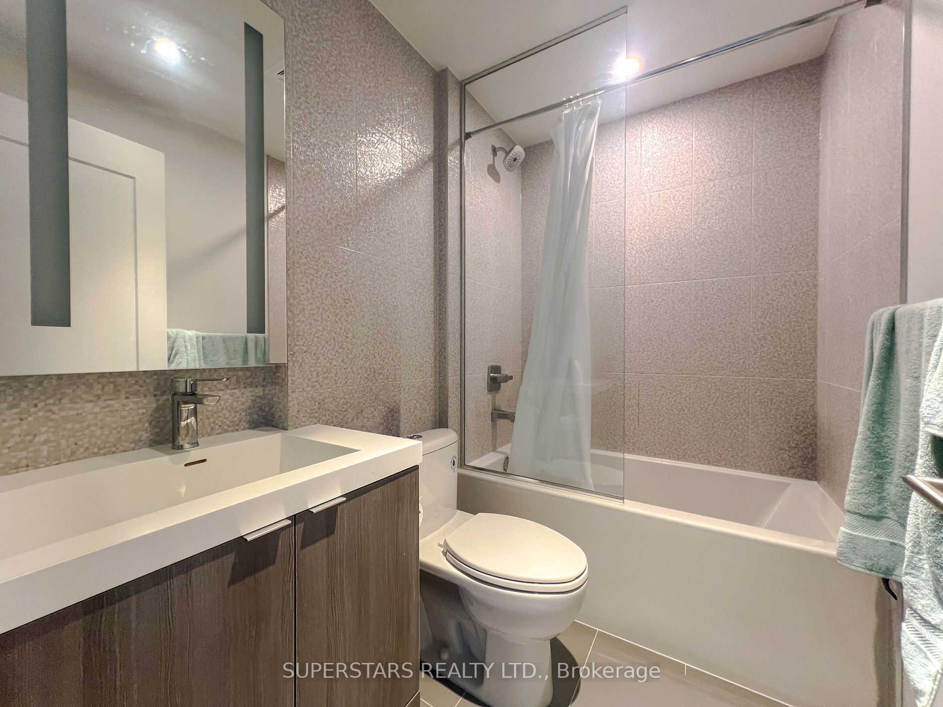 585 Bloor St E, #3120
