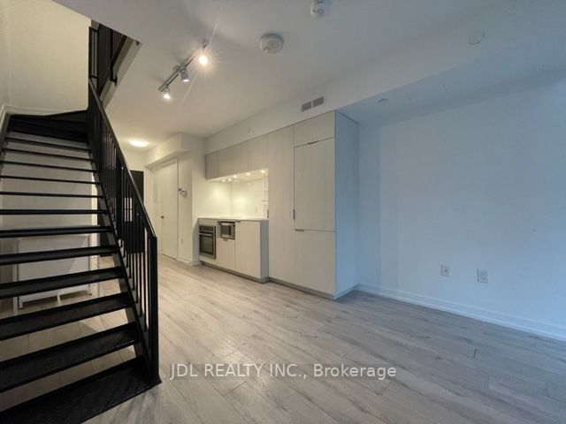 77 Shuter St, #530