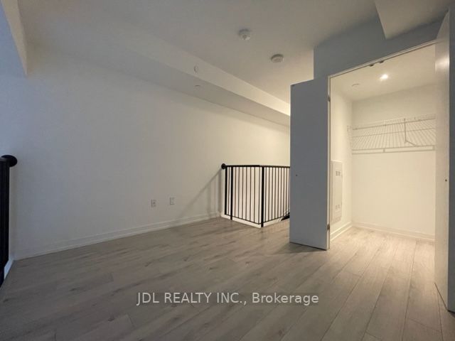 77 Shuter St, #530