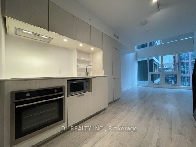 77 Shuter St, #530