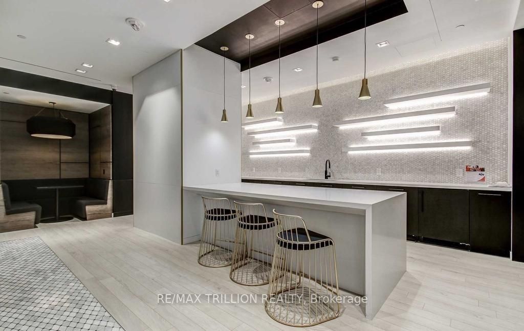 85 Wood St, #820