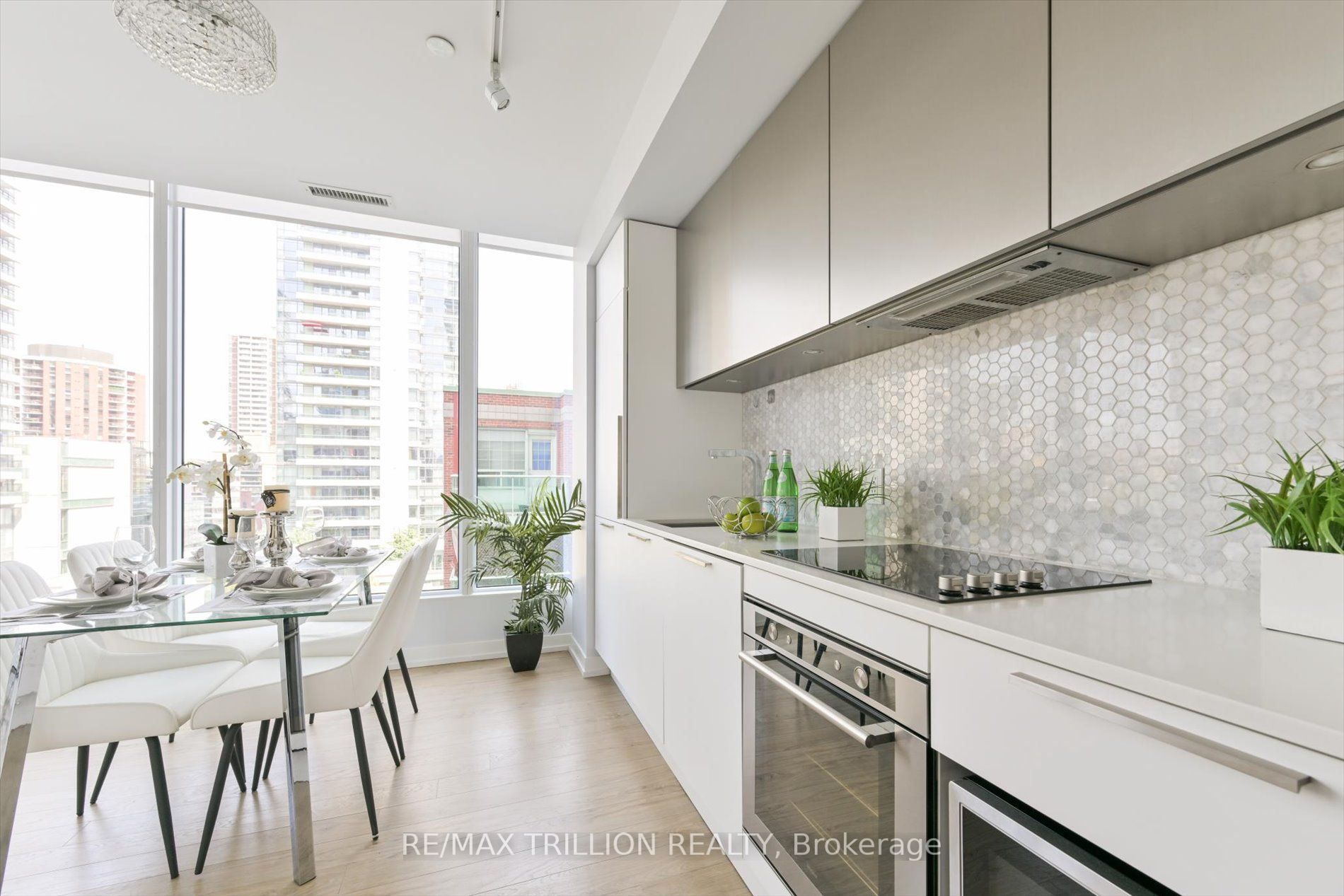85 Wood St, #820