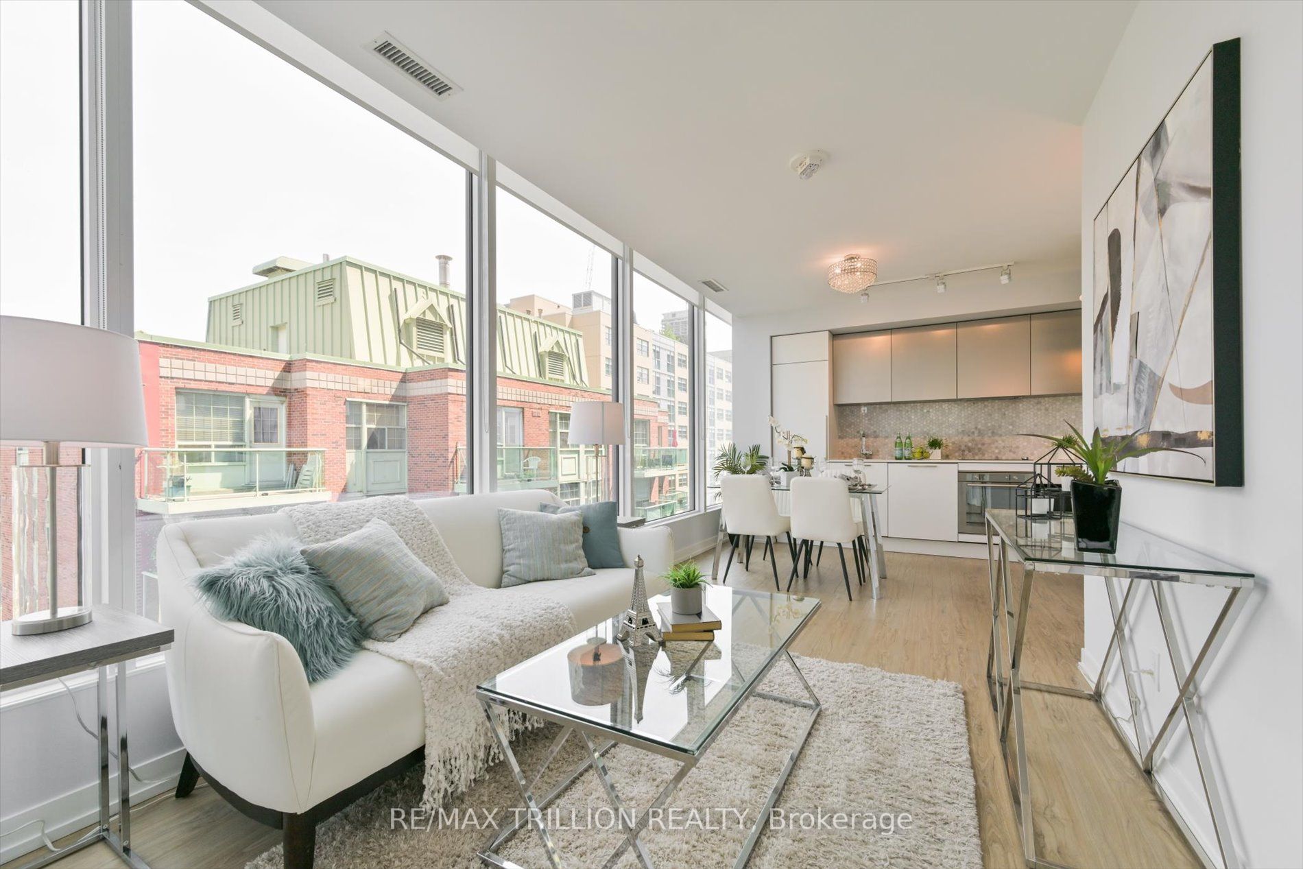 85 Wood St, #820