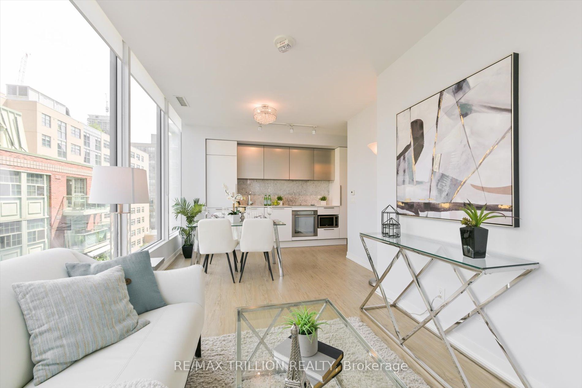 85 Wood St, #820