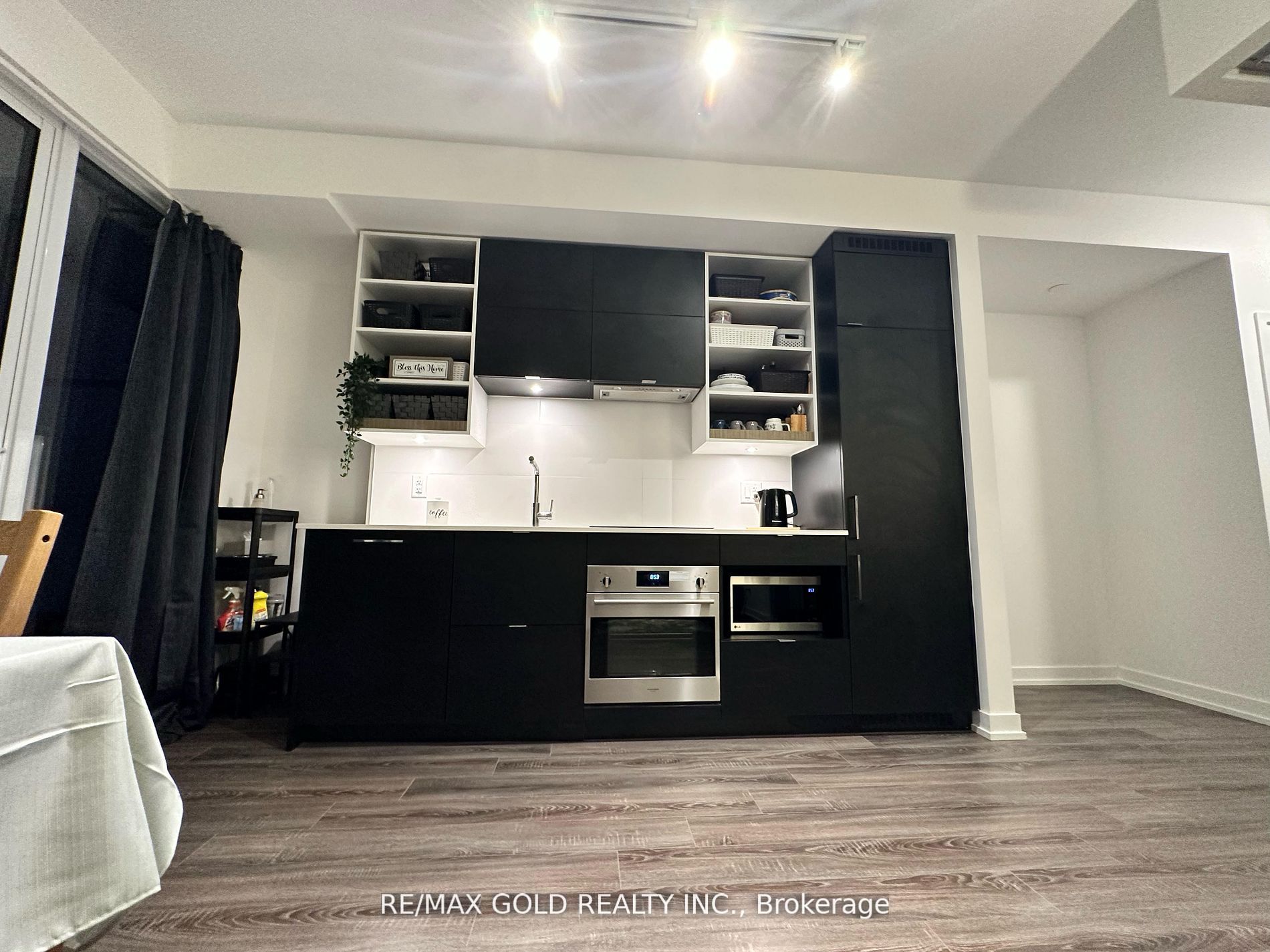 20 Edward St N, #2220