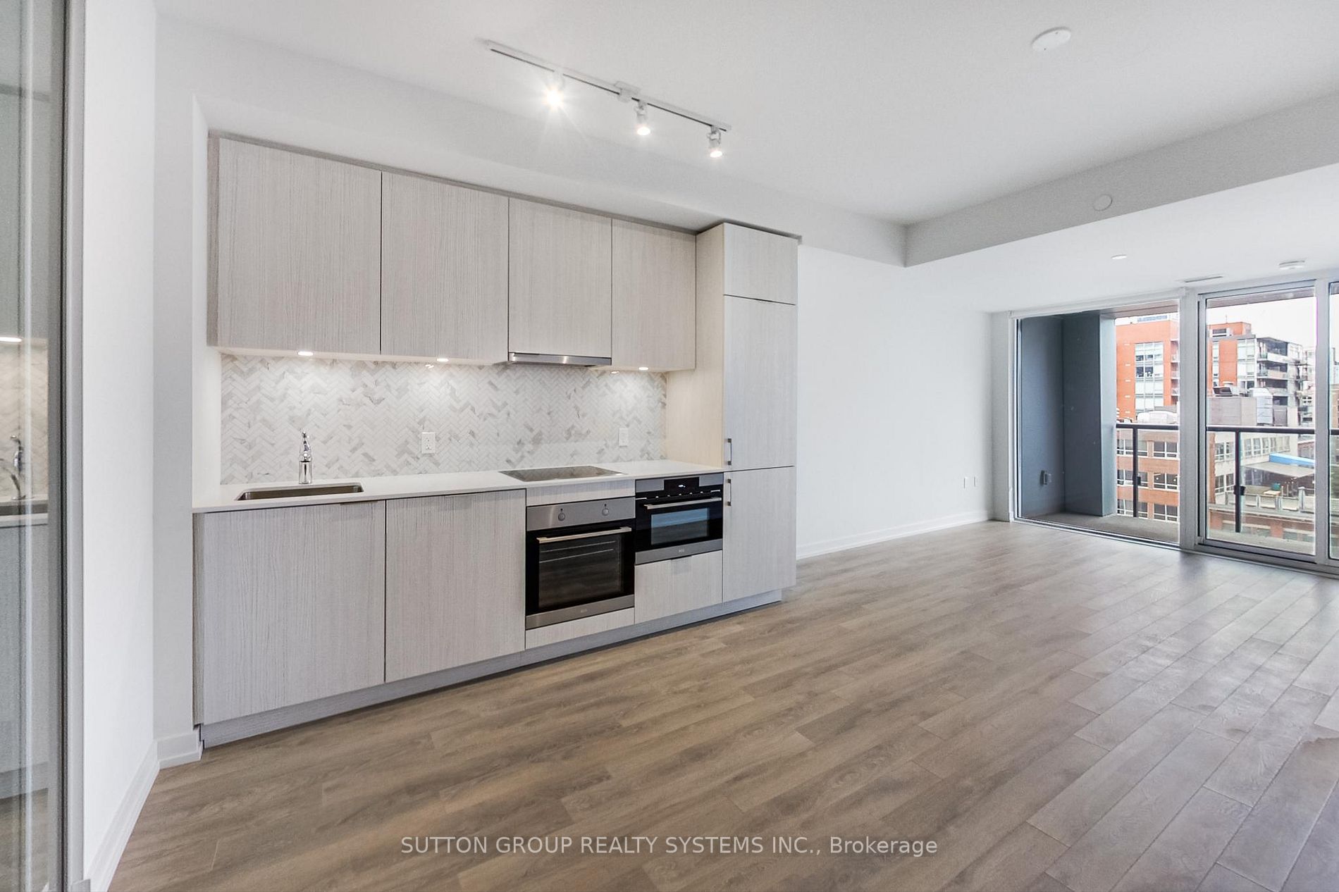 158 Front St E, #910