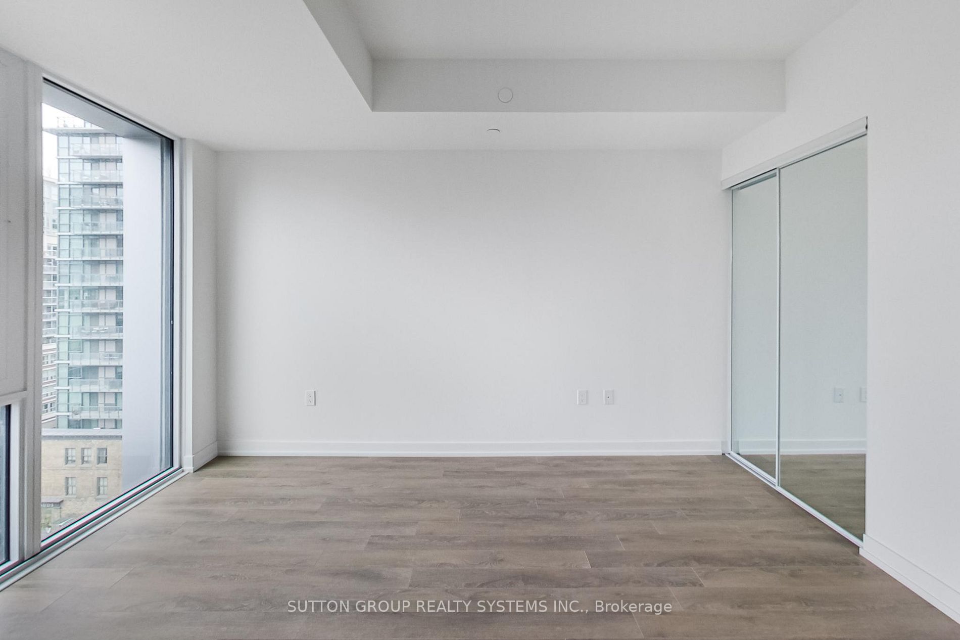 158 Front St E, #910