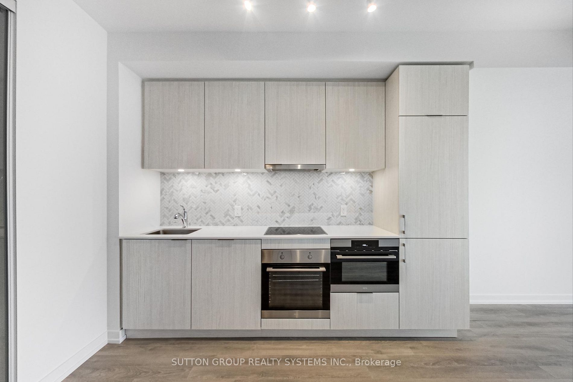 158 Front St E, #910