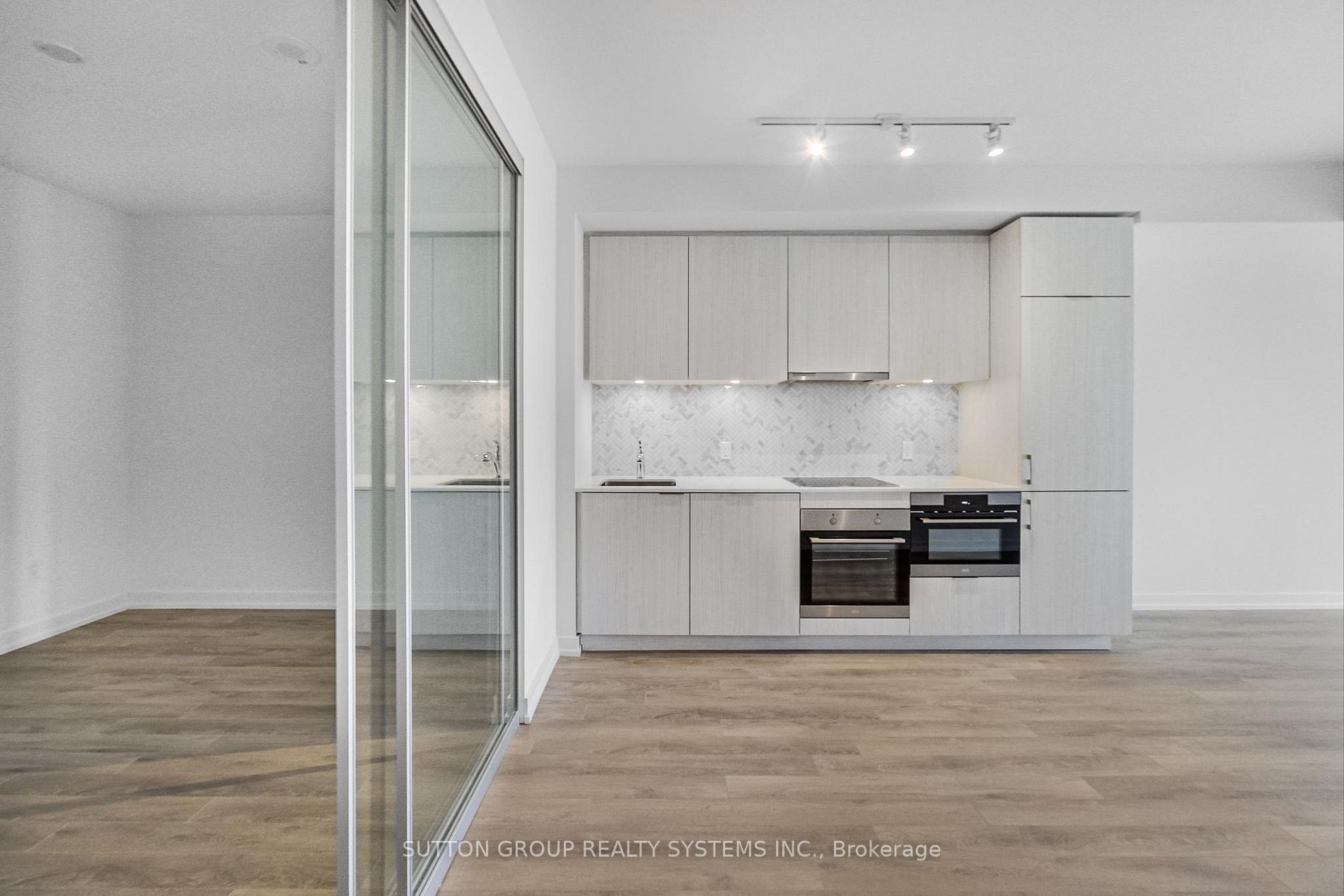 158 Front St E, #910