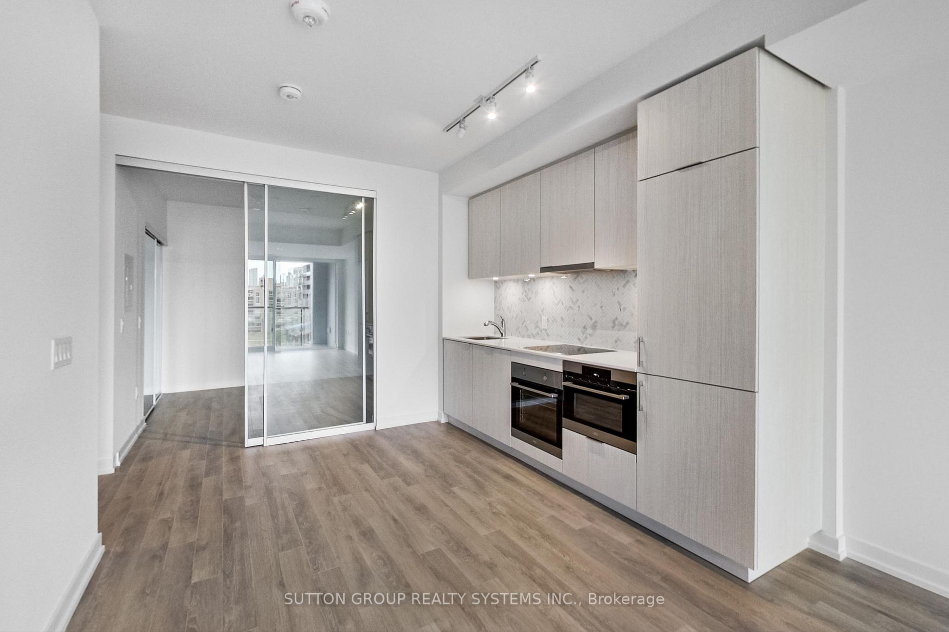 158 Front St E, #910