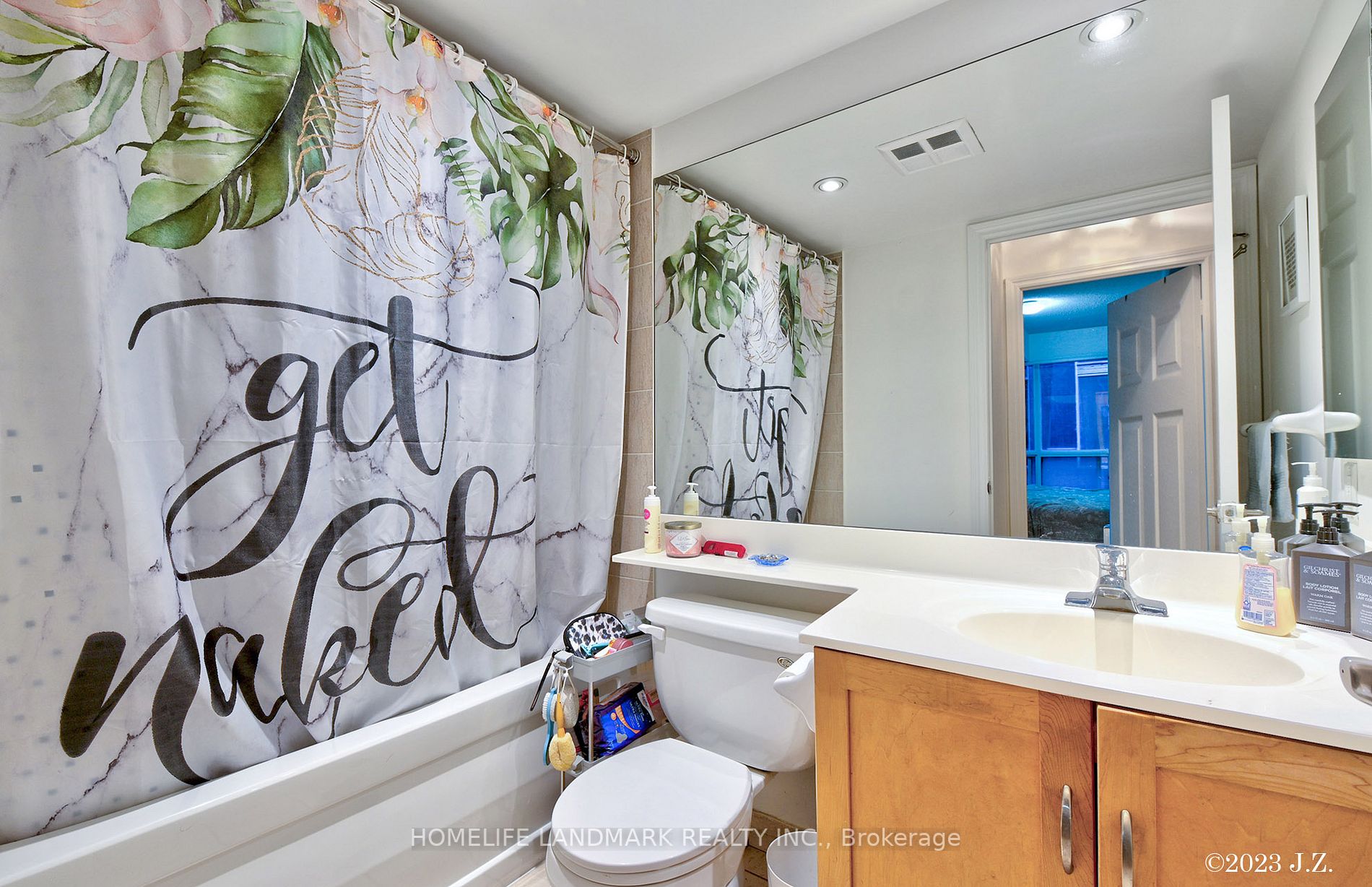 250 Wellington St, #1227